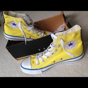 *NWT* Converse (Jamaican edition) Yellow chucks